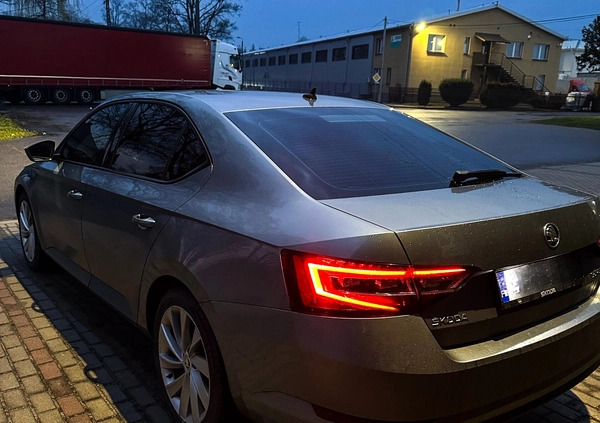 Skoda Superb cena 83900 przebieg: 161000, rok produkcji 2018 z Czyżew małe 191